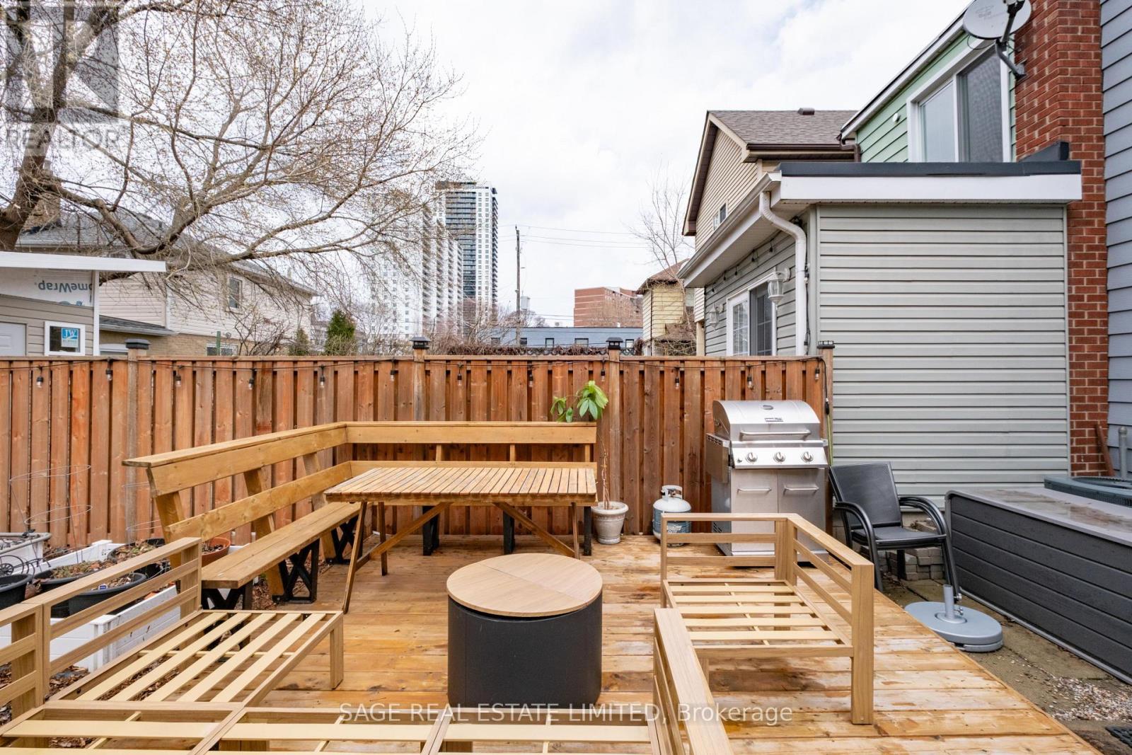 14 Newman Avenue, Toronto, Ontario  M4C 5A4 - Photo 35 - E13007310