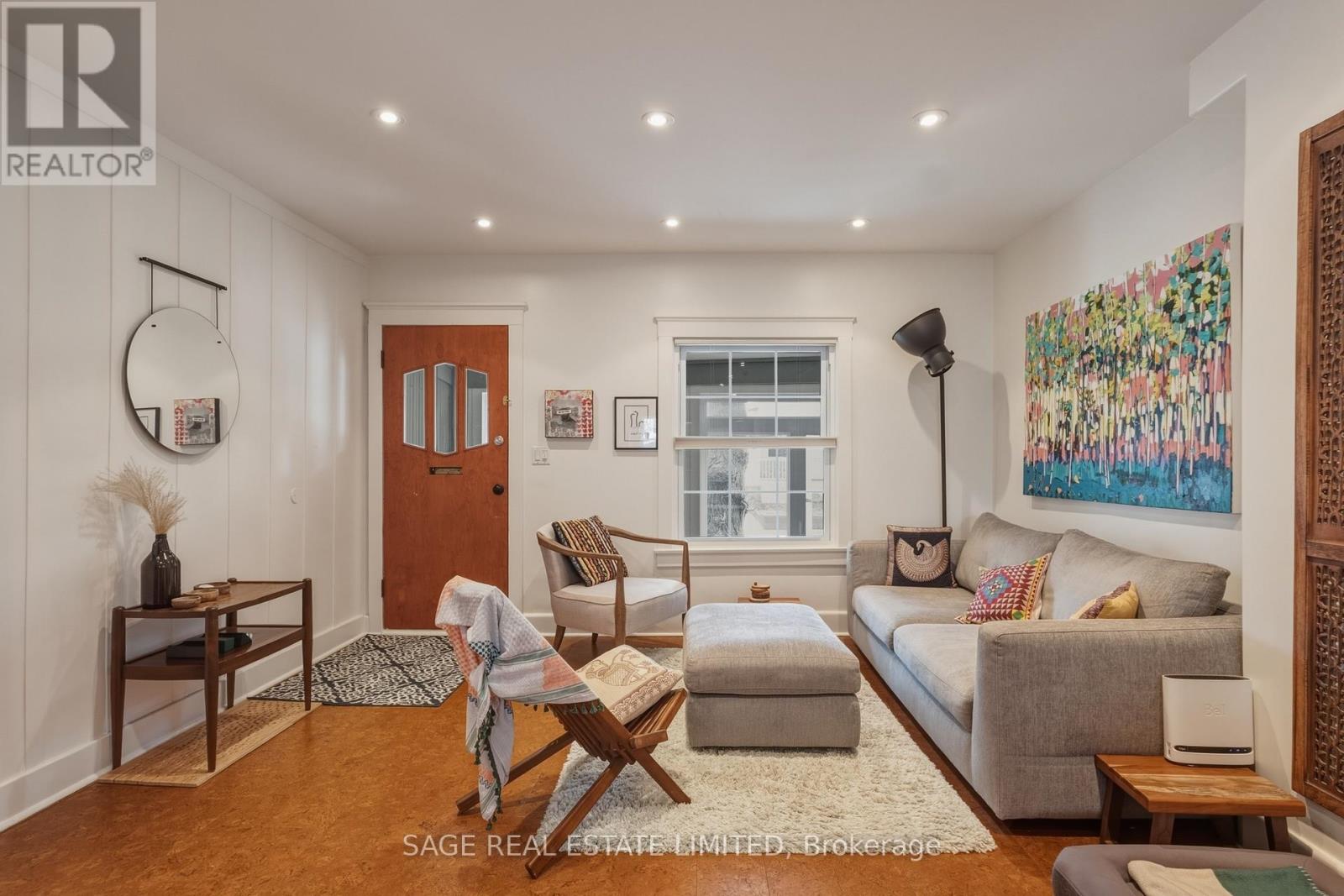 14 Newman Avenue, Toronto, Ontario  M4C 5A4 - Photo 4 - E13007310