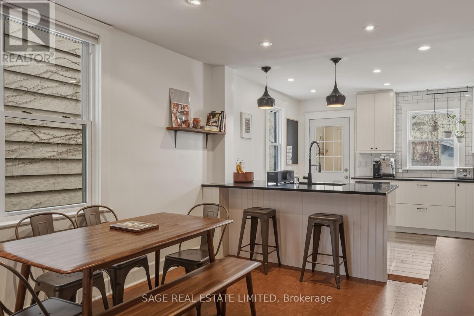 14 Newman Avenue, Toronto, Ontario  M4C 5A4 - Photo 6 - E13007310