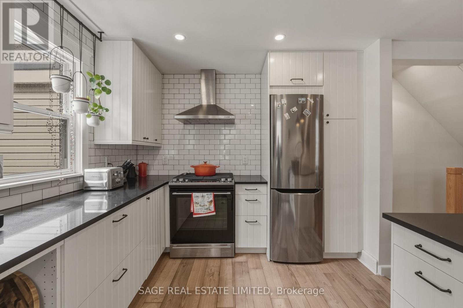 14 Newman Avenue, Toronto, Ontario  M4C 5A4 - Photo 8 - E13007310