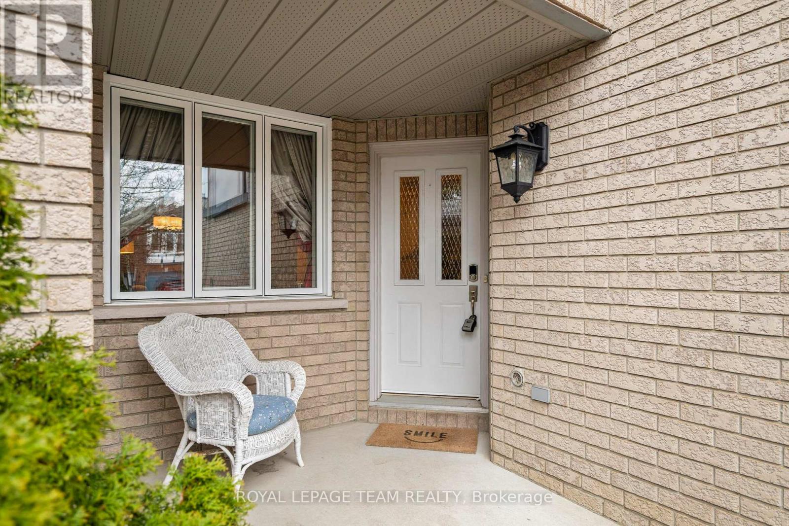 152 Hunterswood Crescent, Ottawa, Ontario  K1G 5W1 - Photo 3 - X13007396