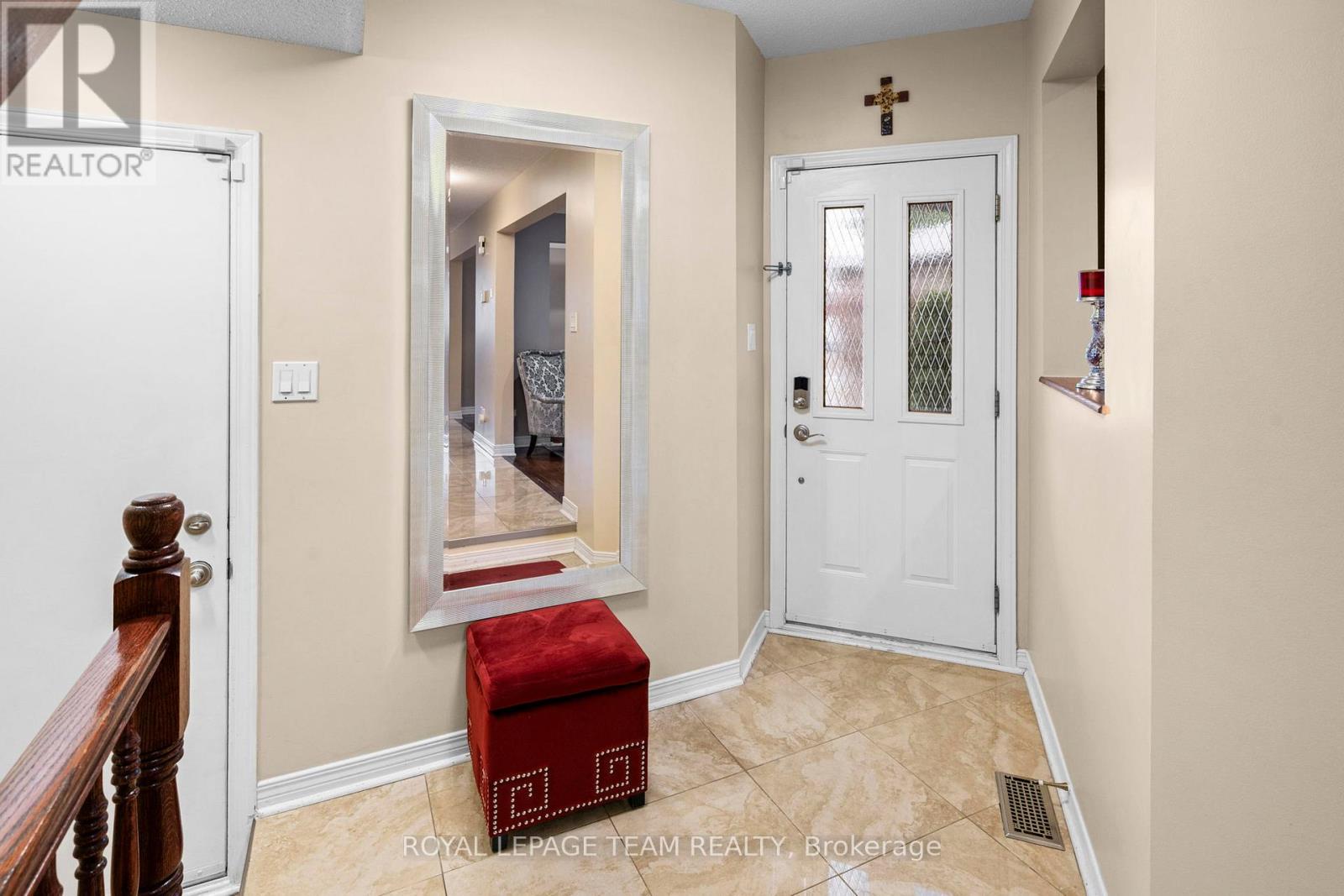 152 Hunterswood Crescent, Ottawa, Ontario  K1G 5W1 - Photo 4 - X13007396