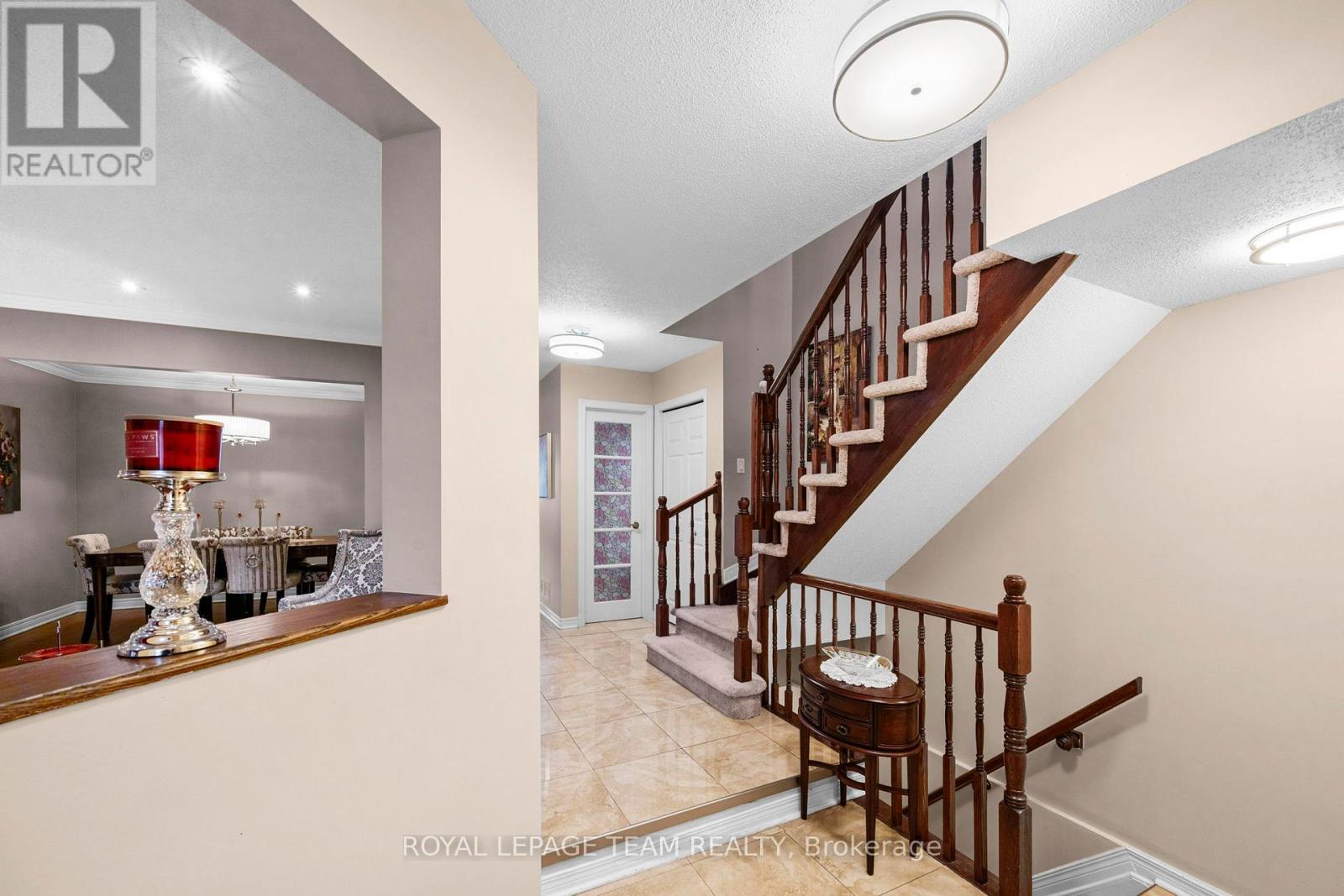 152 Hunterswood Crescent, Ottawa, Ontario  K1G 5W1 - Photo 5 - X13007396