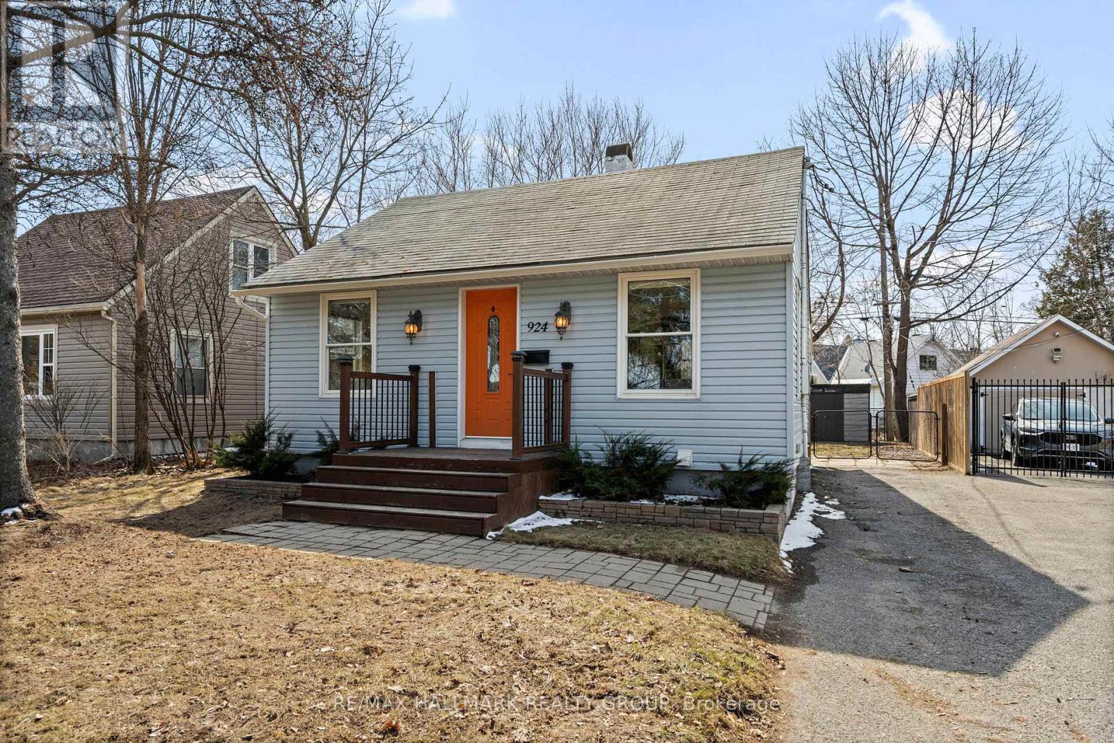 924 Fisher Avenue, Ottawa, Ontario  K1Z 6P4 - Photo 2 - X13007444