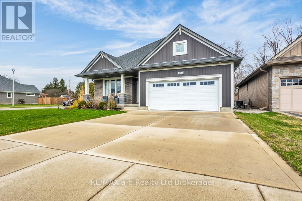 241 Wilson Avenue, Tillsonburg, Ontario  N4G 0H4 - Photo 2 - X13007412