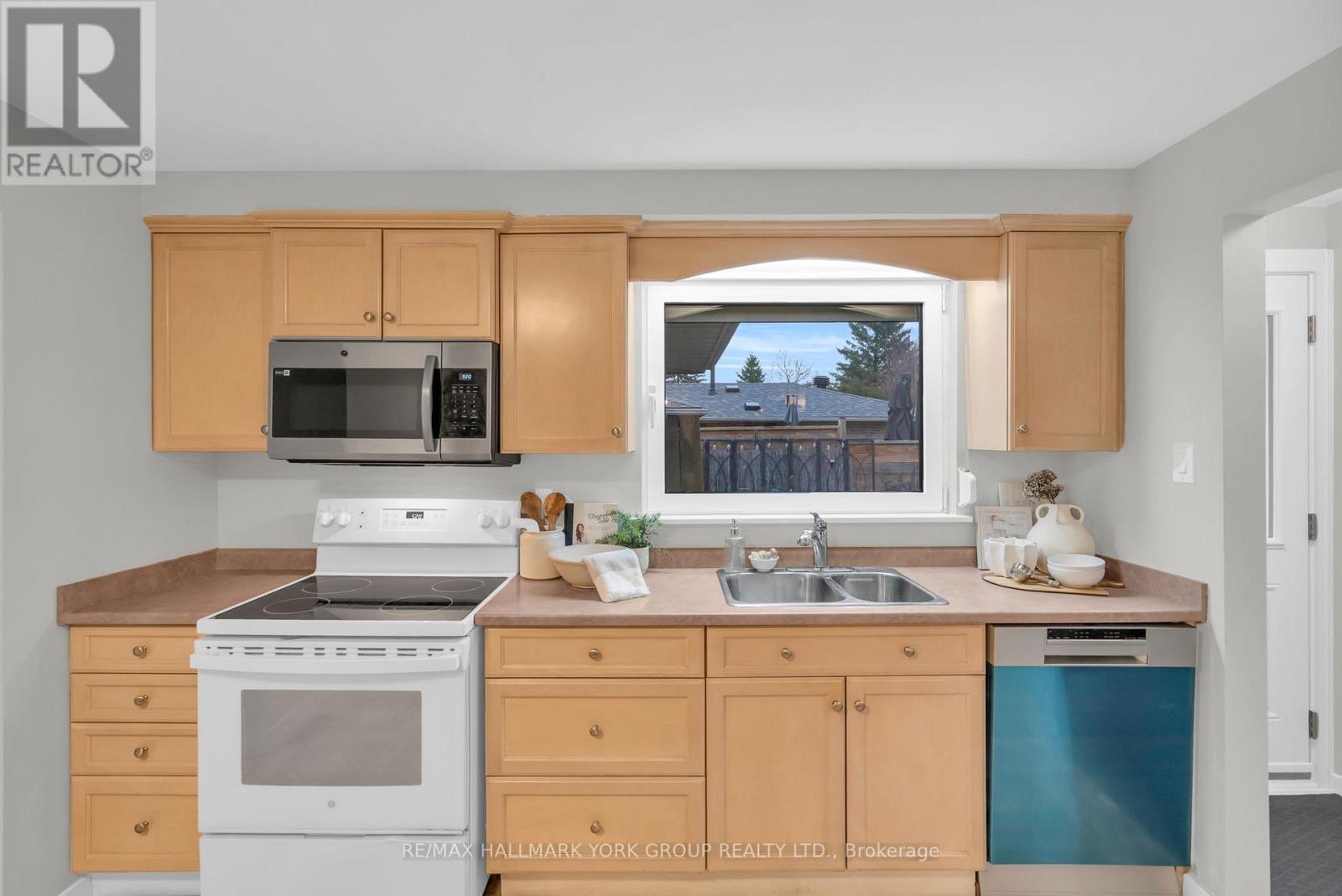 67 Devins Drive, Aurora, Ontario  L4G 2Z5 - Photo 16 - N13007338