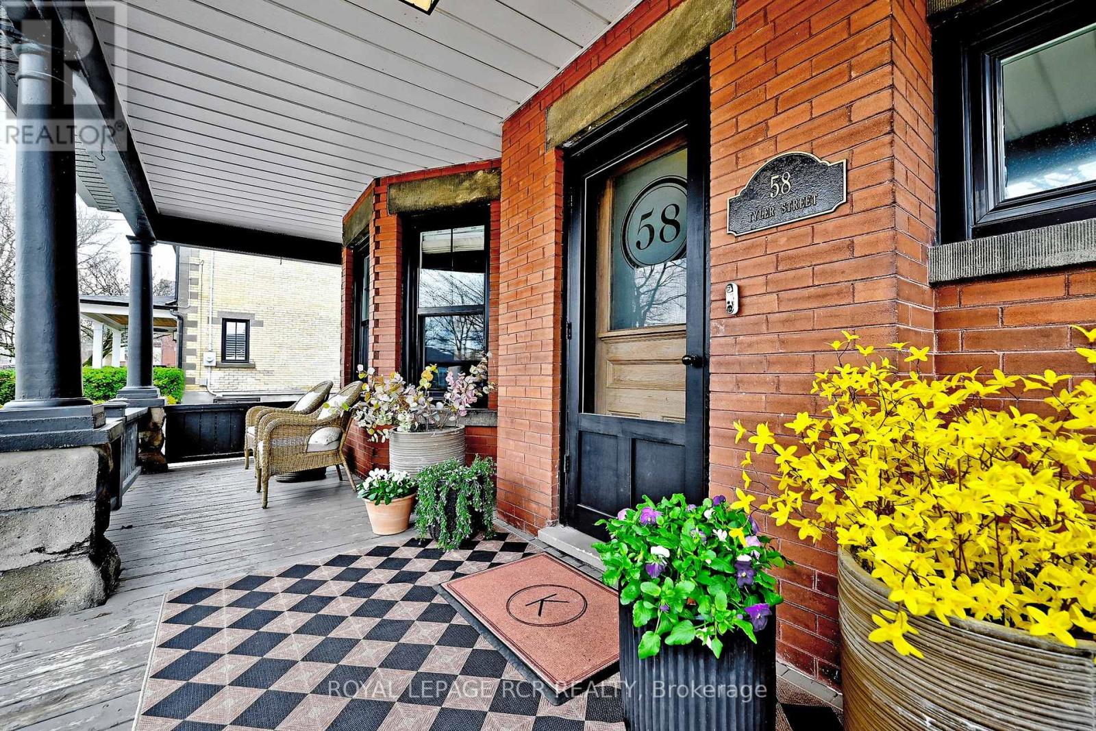 58 TYLER STREET, Aurora, Ontario