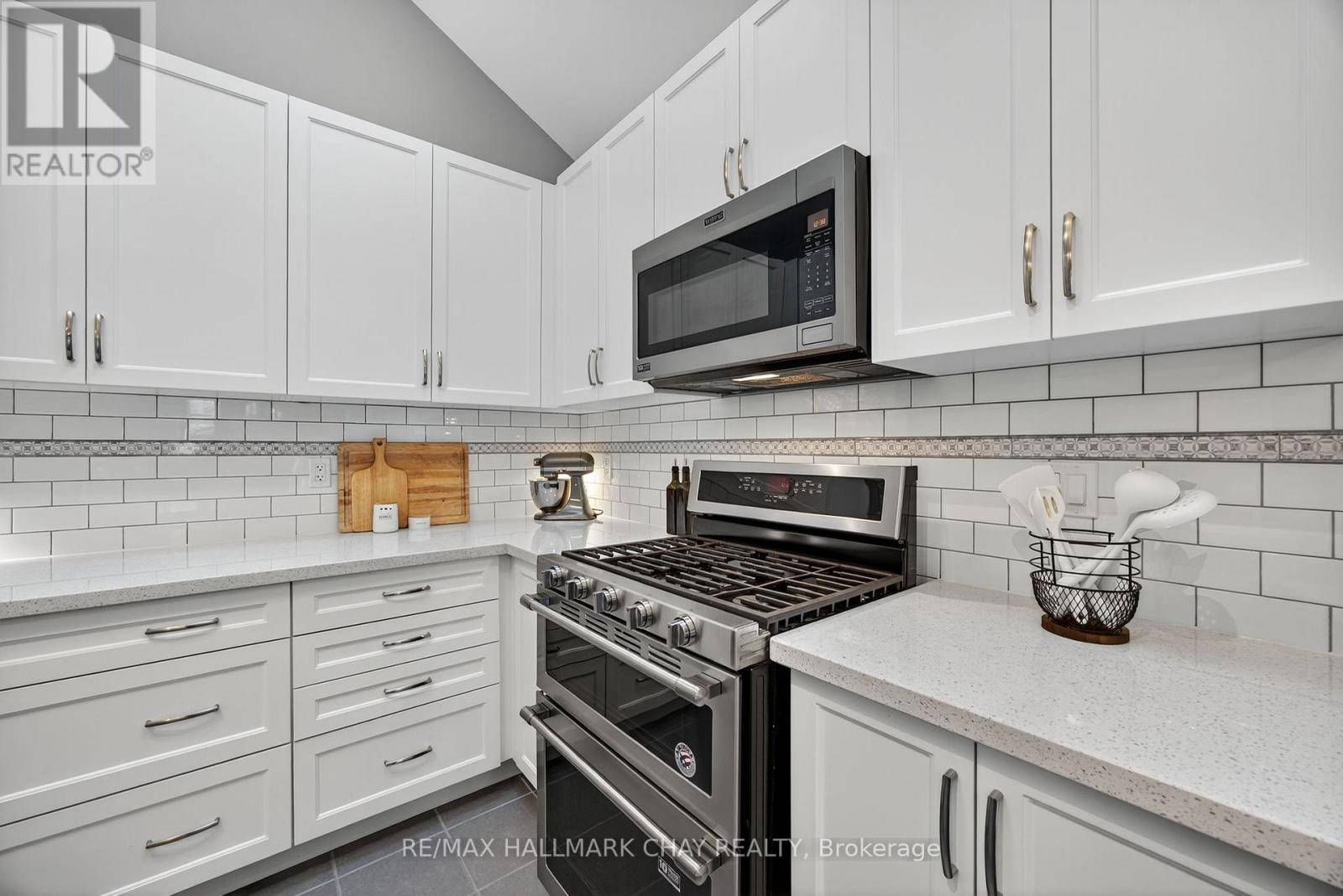 63 Summerhill Drive, New Tecumseth, Ontario  L9R 0S8 - Photo 5 - N13007354