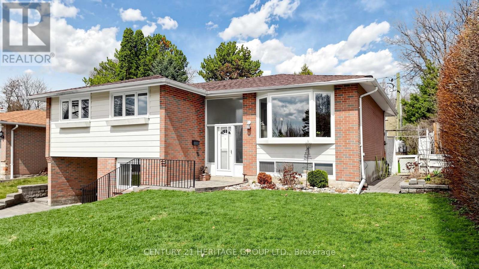 72 Romfield Circuit, Markham, Ontario  L3T 3H6 - Photo 4 - N13007432