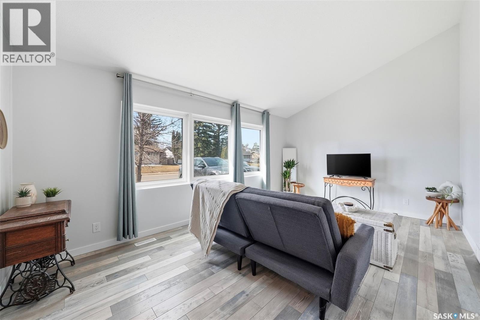 27 Lindsay Drive, Saskatoon, Saskatchewan  S7H 3E2 - Photo 9 - SK032920