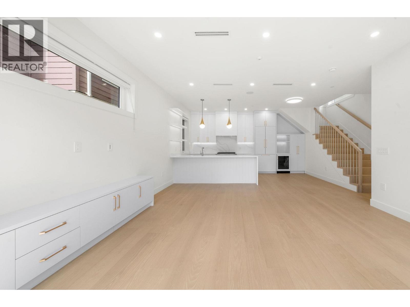 2 1582 E 2nd Avenue, Vancouver, British Columbia  V5N 1C7 - Photo 9 - R3109582