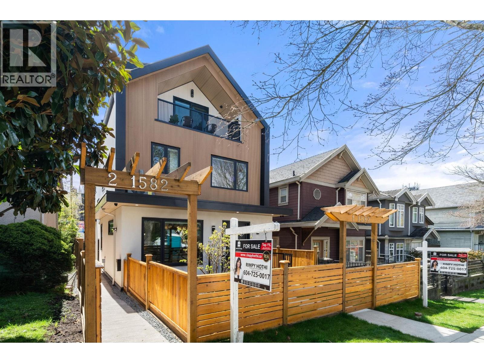 2 1582 E 2nd Avenue, Vancouver, British Columbia  V5N 1C7 - Photo 2 - R3109582