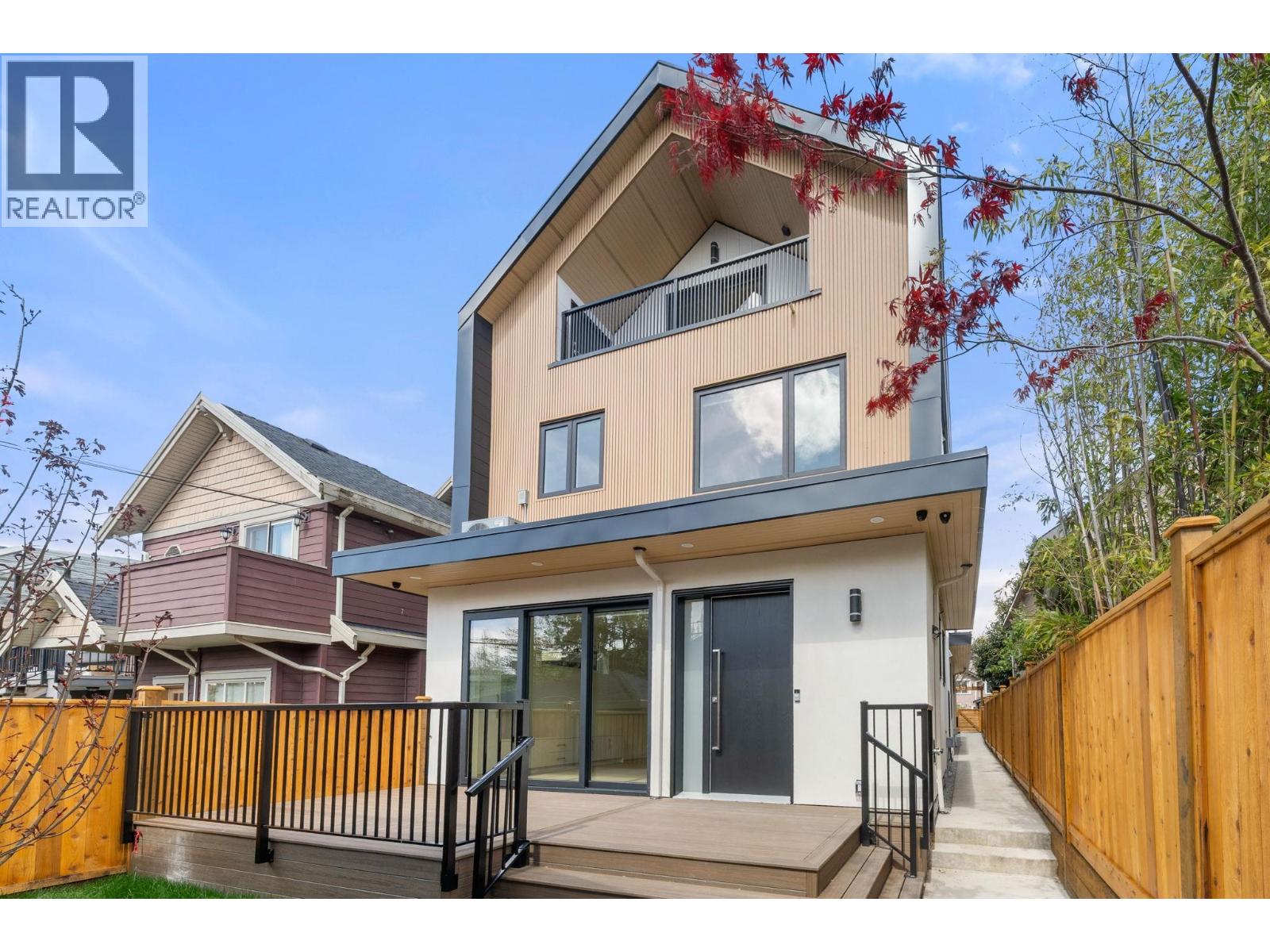 2 1582 E 2nd Avenue, Vancouver, British Columbia  V5N 1C7 - Photo 1 - R3109582