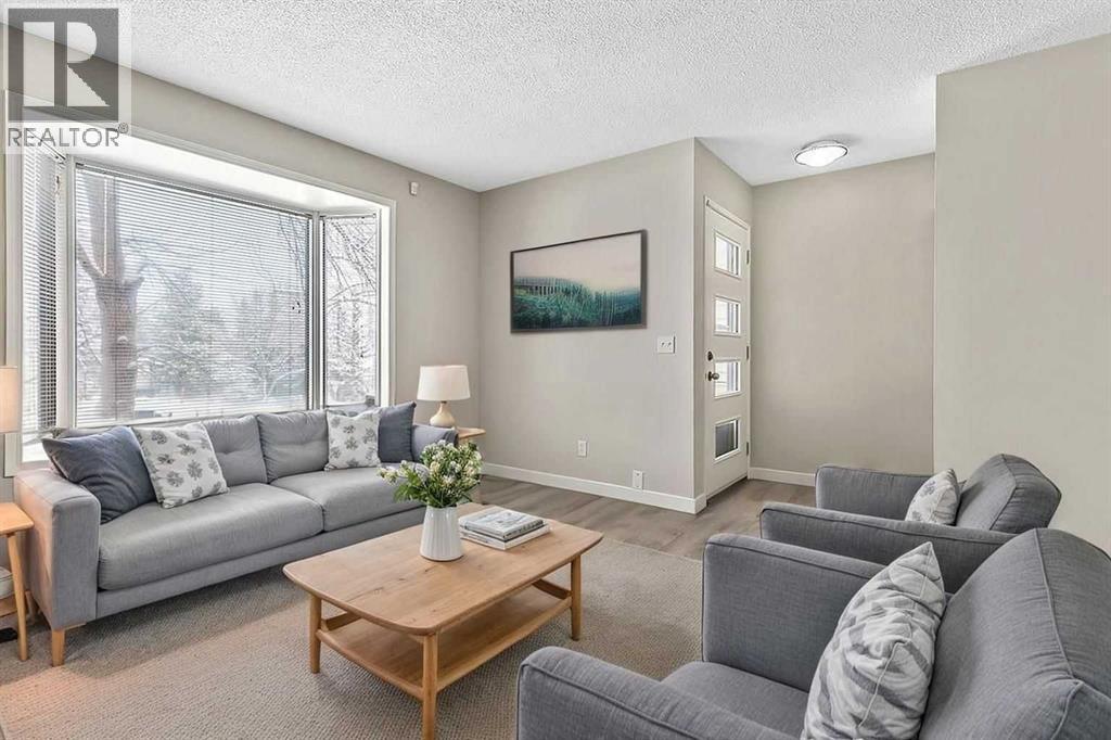 129 Berwick Drive Nw, Calgary, Alberta  T3K 1E7 - Photo 4 - A2293000