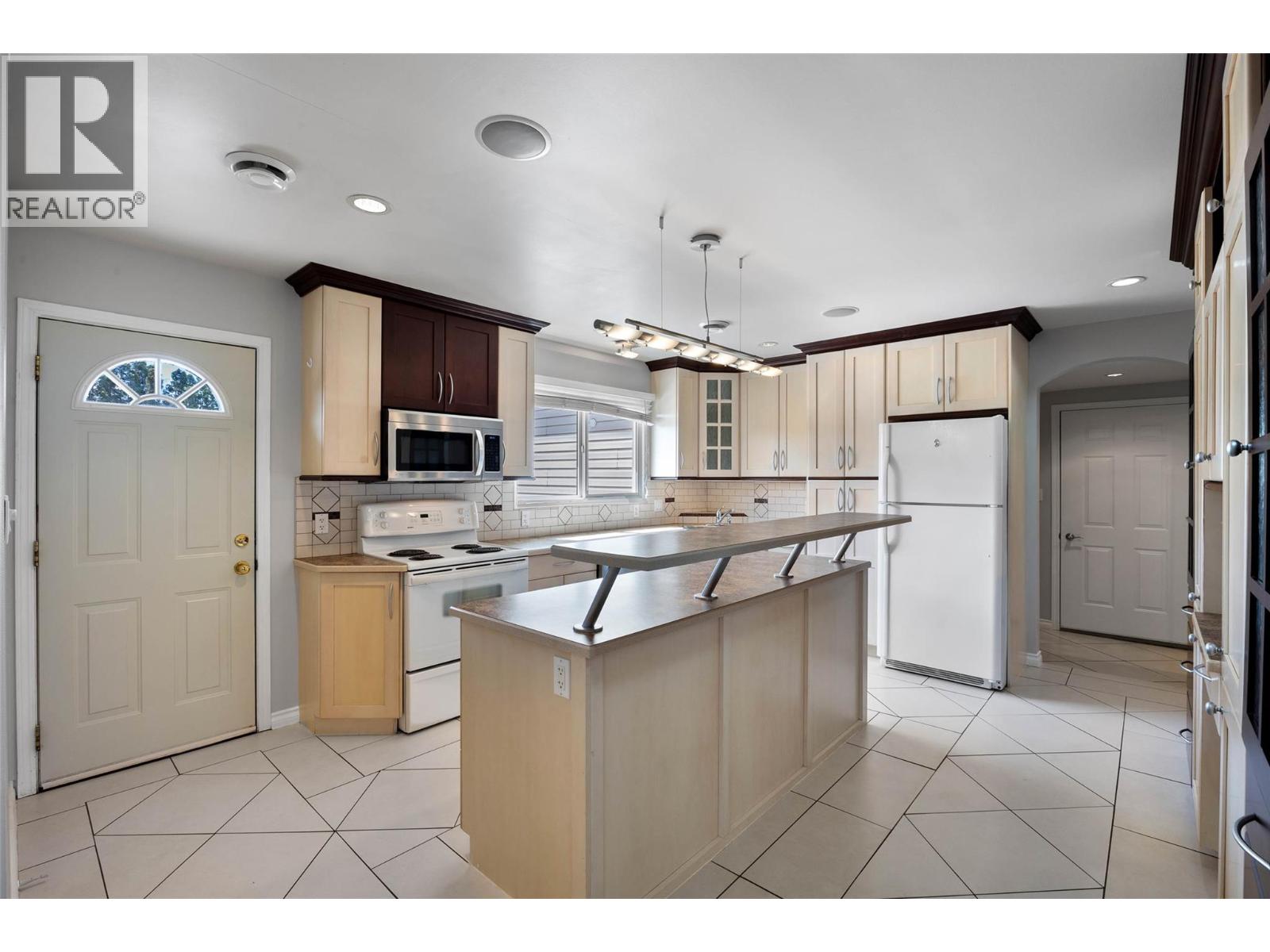 1825 Parkcrest Avenue, Kamloops, British Columbia  V2B 4W8 - Photo 8 - 10383177