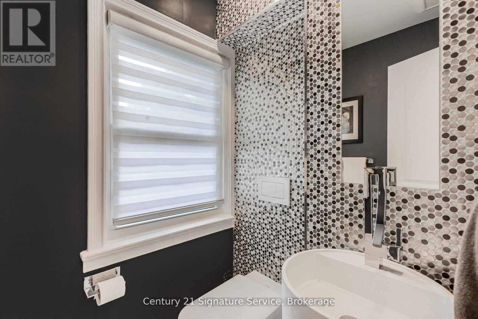 33 Mcintosh Avenue, Toronto, Ontario  M8Y 3E1 - Photo 17 - W13007382