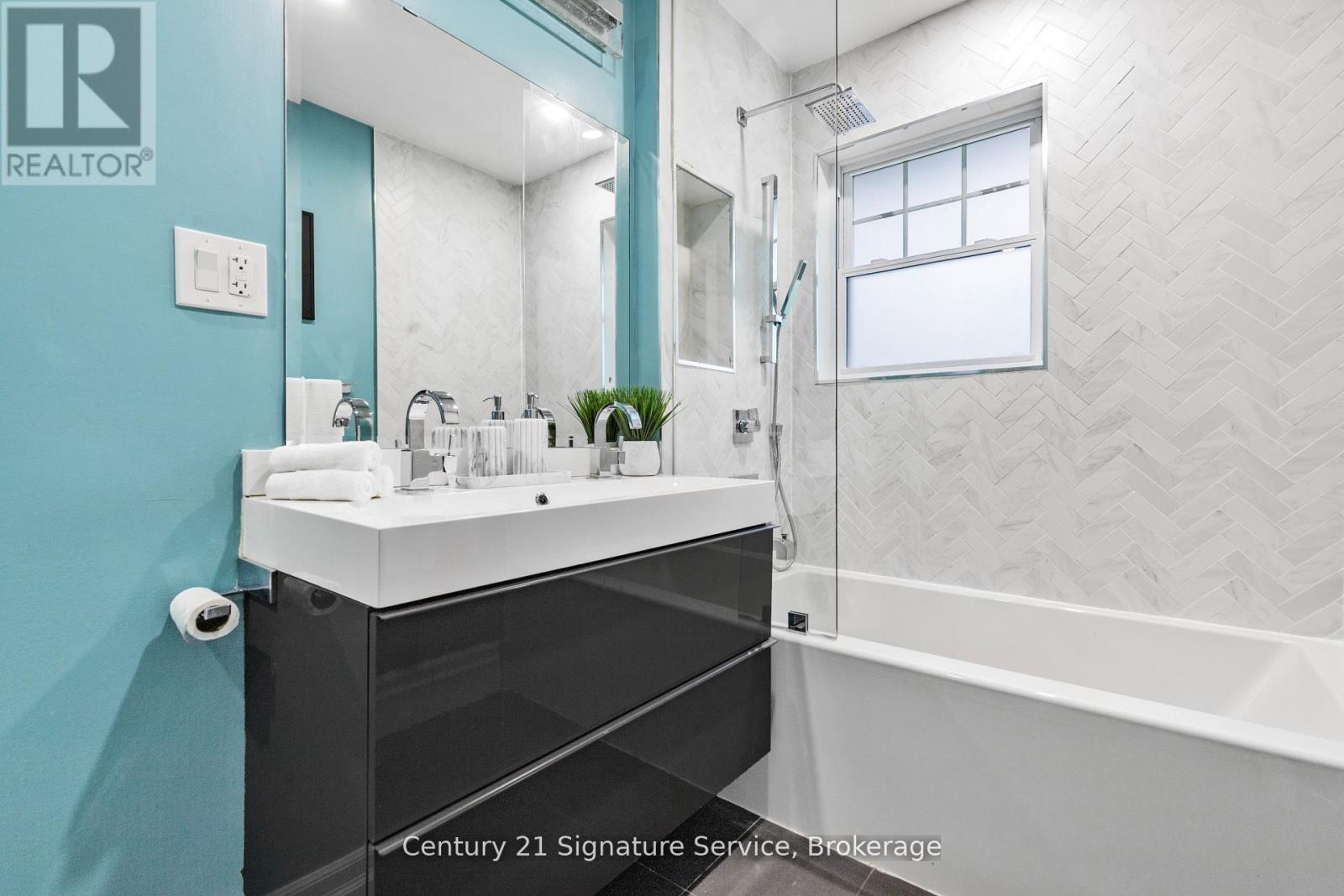 33 Mcintosh Avenue, Toronto, Ontario  M8Y 3E1 - Photo 19 - W13007382