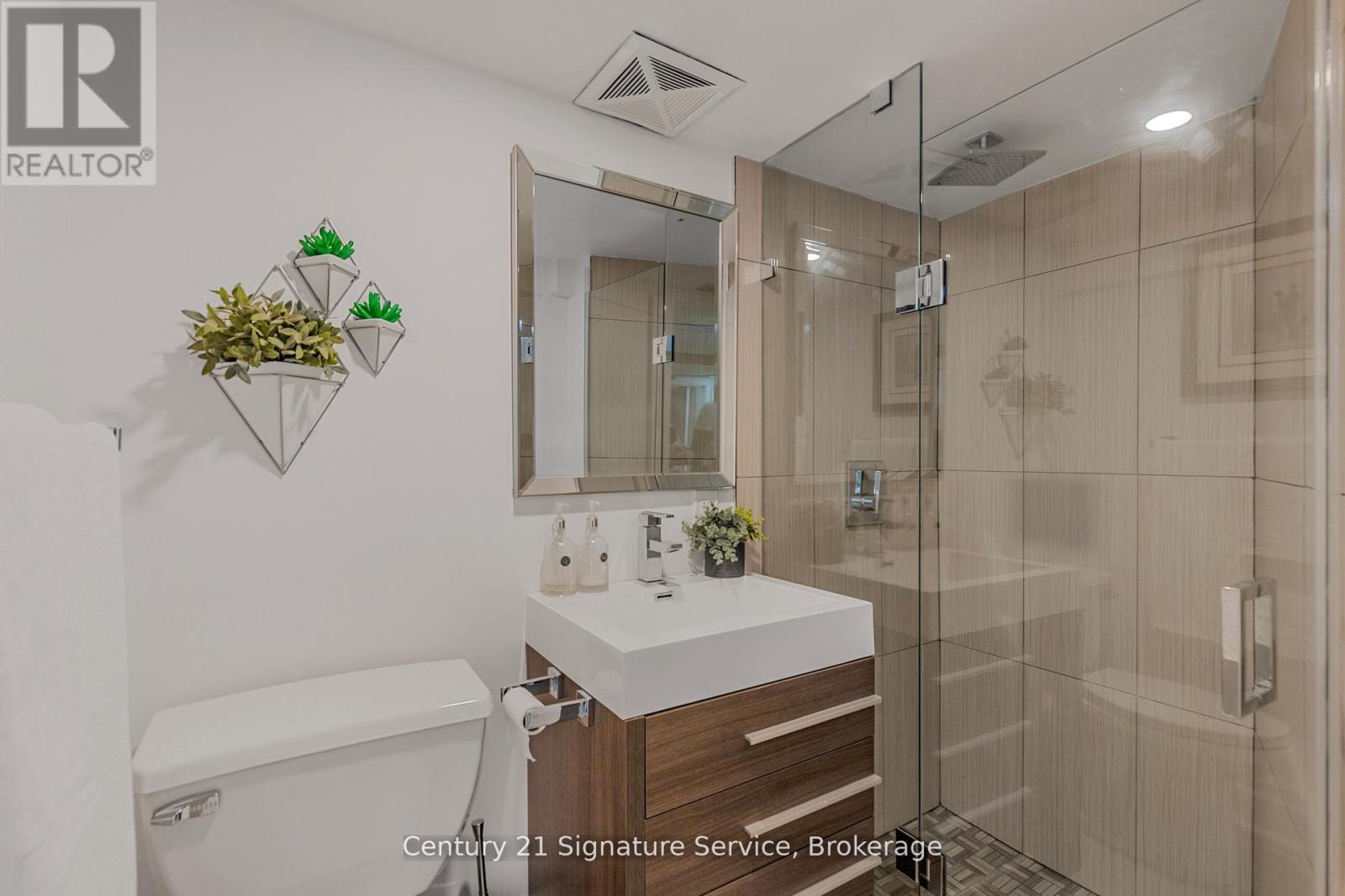 33 Mcintosh Avenue, Toronto, Ontario  M8Y 3E1 - Photo 20 - W13007382