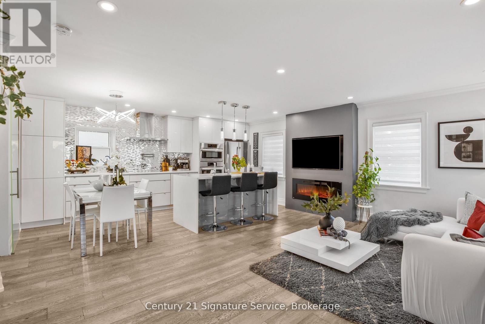 33 Mcintosh Avenue, Toronto, Ontario  M8Y 3E1 - Photo 5 - W13007382