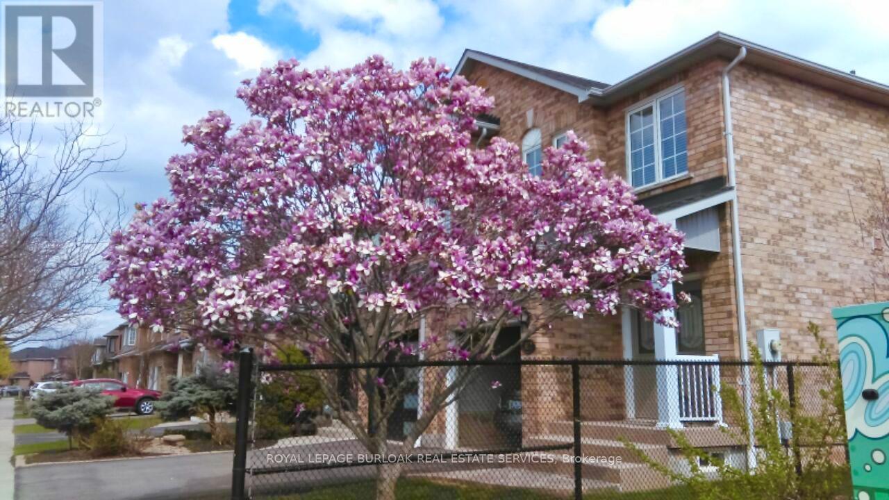 5172 Thornburn Drive, Burlington, Ontario  L7L 6K9 - Photo 3 - W13007456