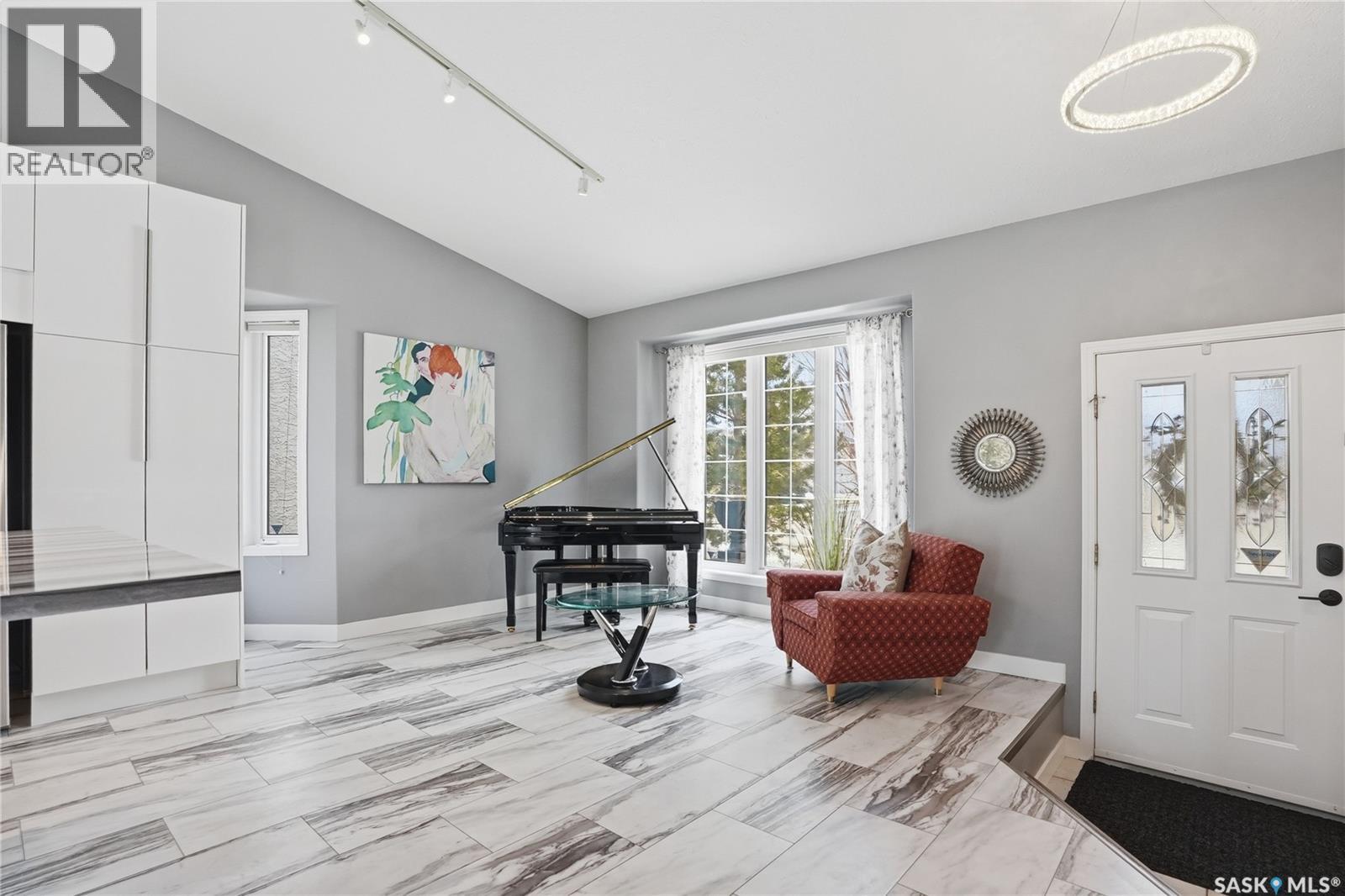 406 Laycoe Crescent, Saskatoon, Saskatchewan S7S 1H4 - Photo 3 - SK033109