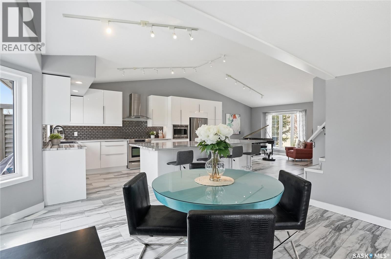 406 Laycoe Crescent, Saskatoon, Saskatchewan S7S 1H4 - Photo 4 - SK033109