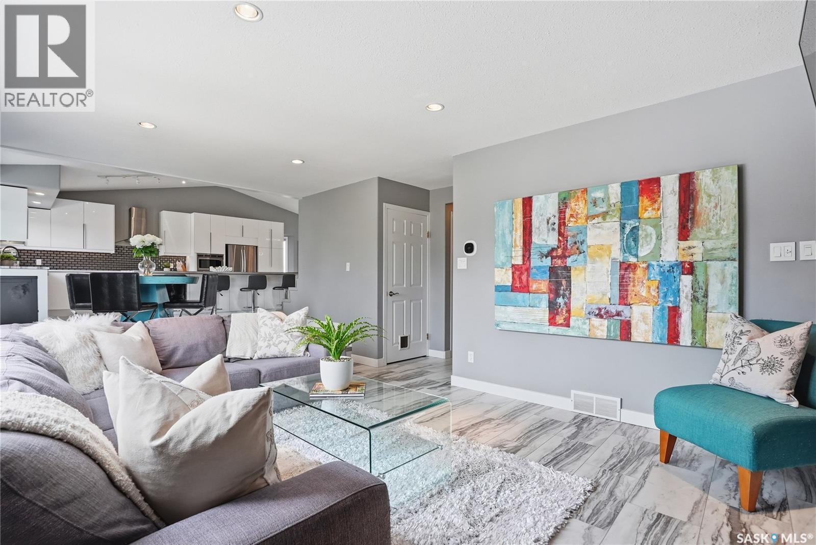 406 Laycoe Crescent, Saskatoon, Saskatchewan S7S 1H4 - Photo 5 - SK033109