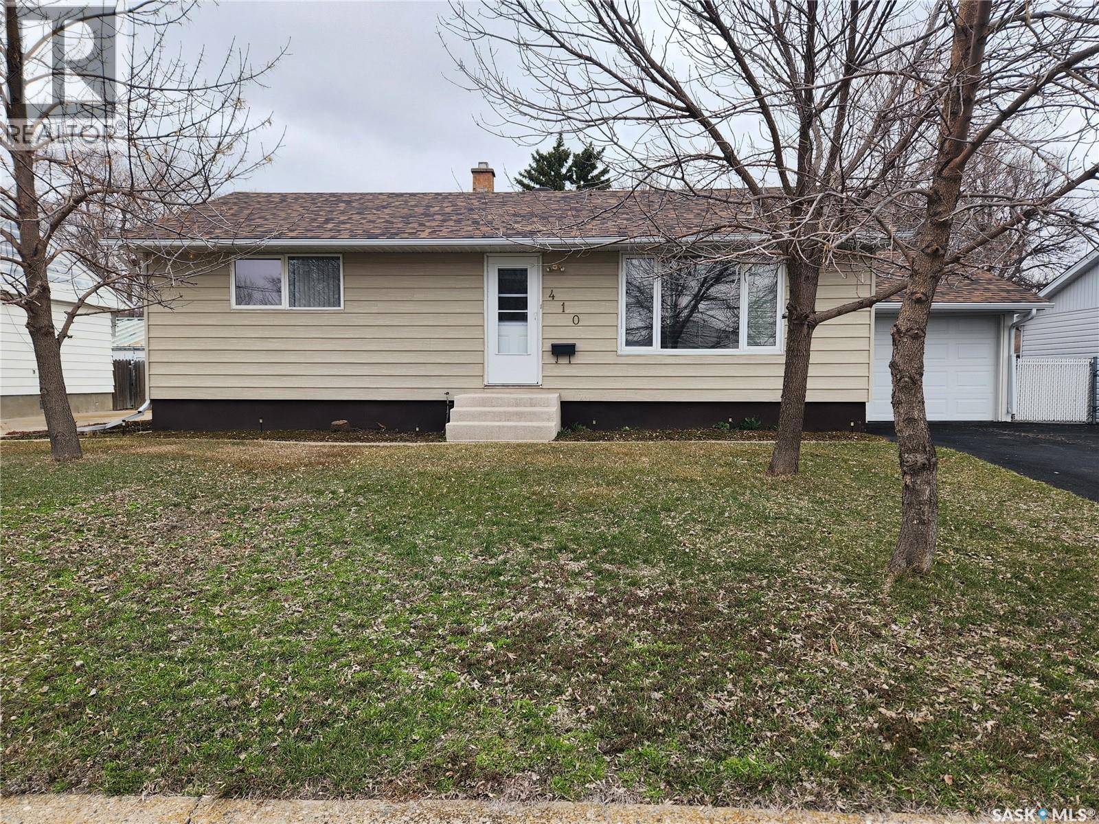 410 Gallaway Street, Estevan, Saskatchewan  S4A 0A9 - Photo 2 - SK033100