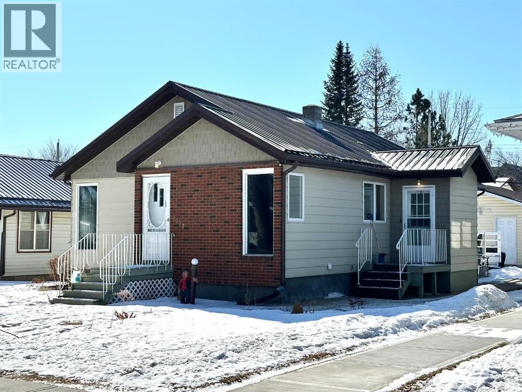 1217 4 Avenue, Wainwright, Alberta  T9W 1G7 - Photo 1 - A2297668