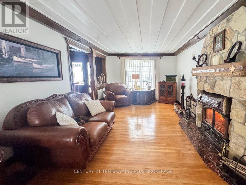 781 Dawson Point Road E, Timiskaming, Ontario  P0J 1P0 - Photo 3 - T13007478