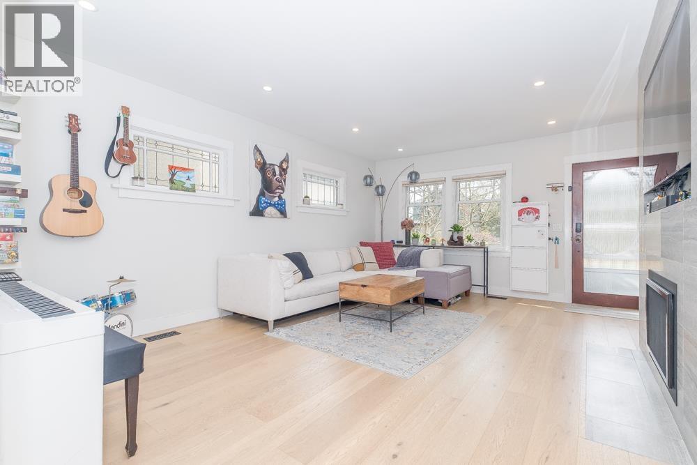 1610 Salsbury Drive, Vancouver, British Columbia  V5L 4B8 - Photo 3 - R3108646