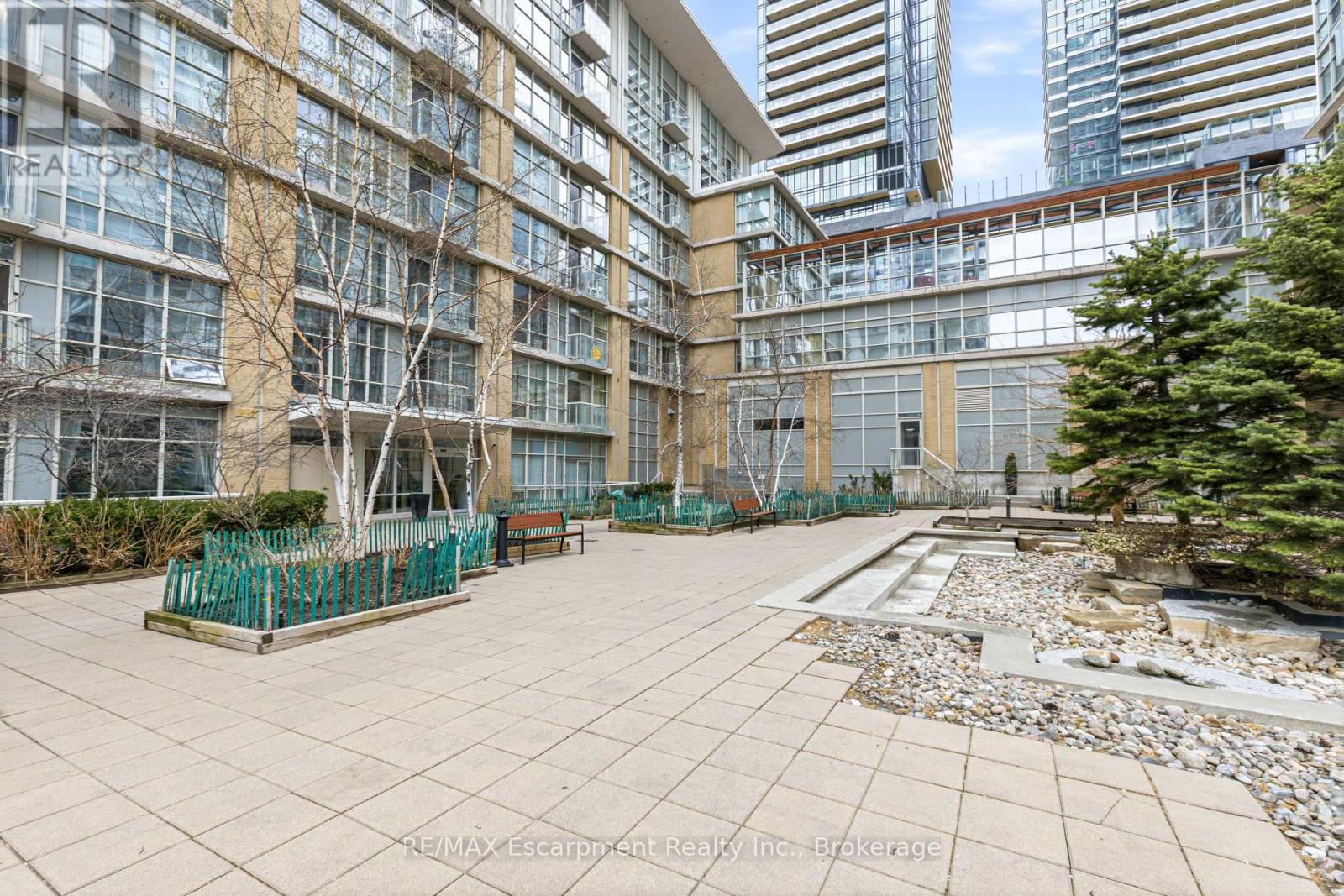 303 - 9 Spadina Avenue, Toronto, Ontario  M5V 3V5 - Photo 3 - C13007658