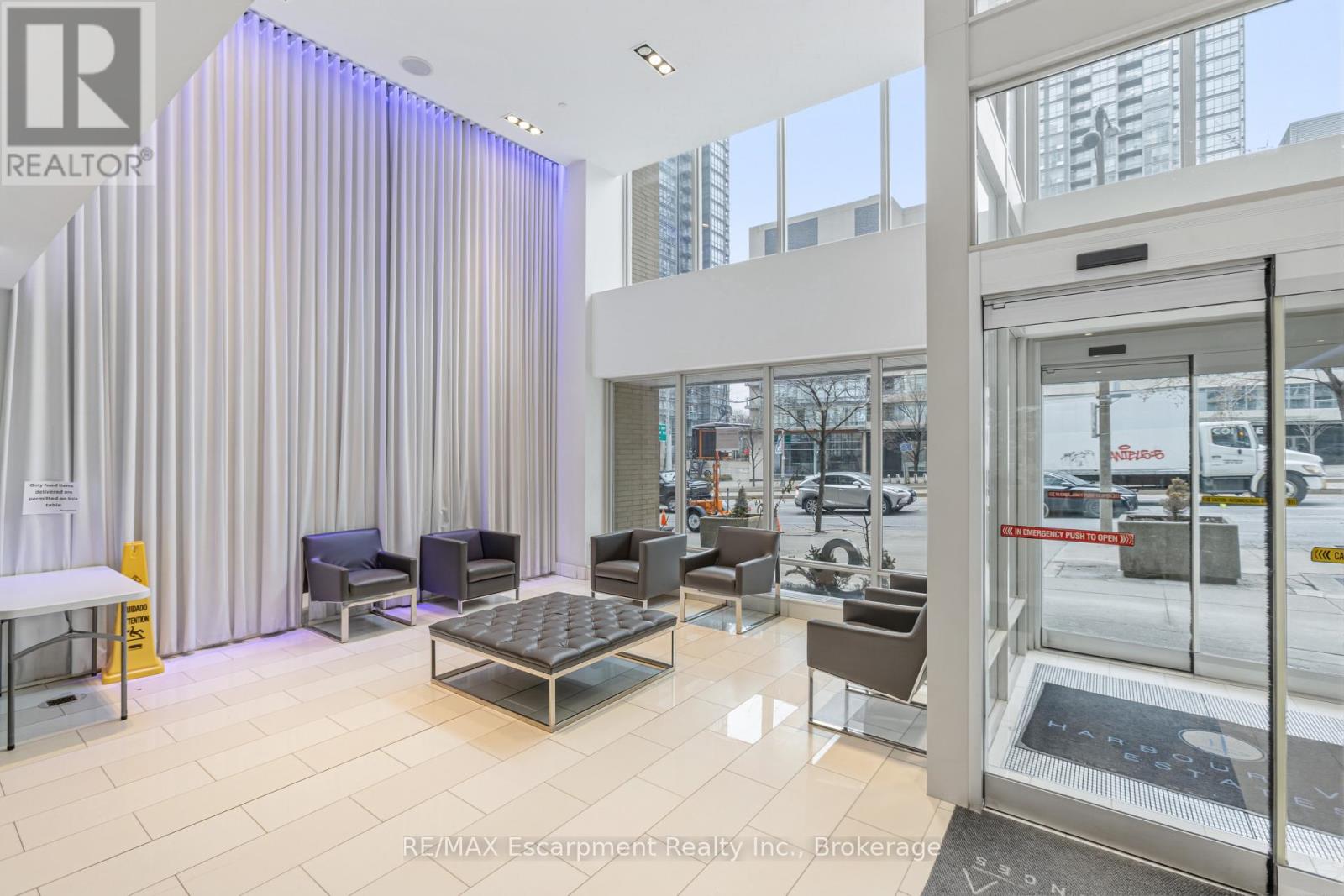 303 - 9 Spadina Avenue, Toronto, Ontario  M5V 3V5 - Photo 4 - C13007658
