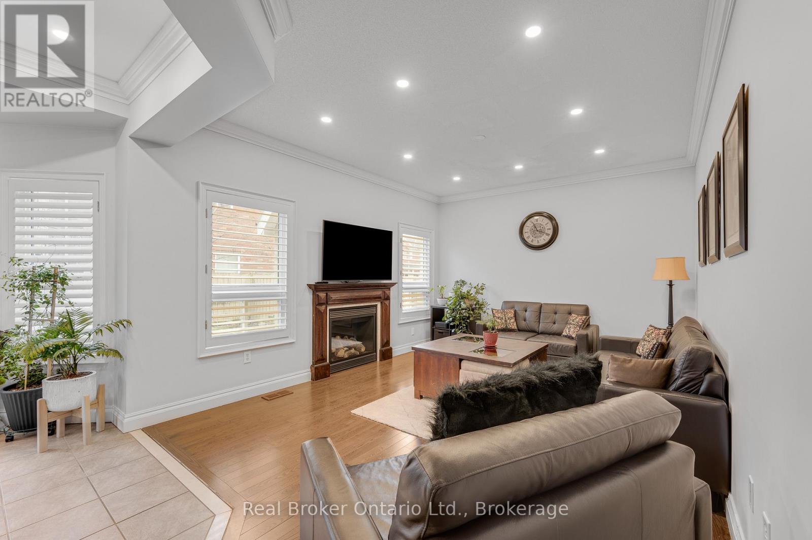 6 Wilsongary Circle, Ajax, Ontario  L1T 0G7 - Photo 12 - E13007496