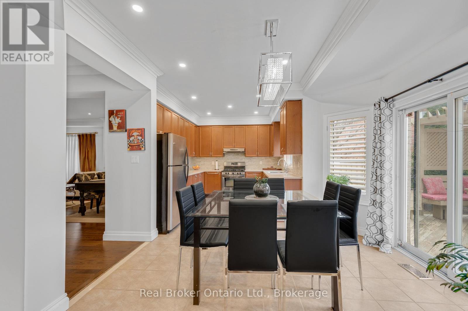 6 Wilsongary Circle, Ajax, Ontario  L1T 0G7 - Photo 15 - E13007496