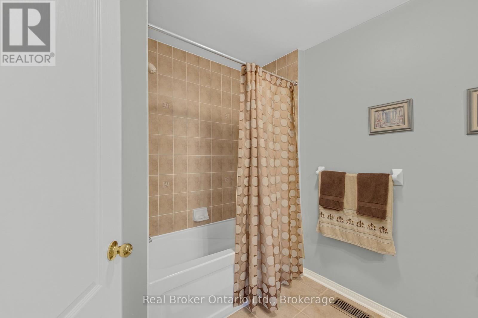 6 Wilsongary Circle, Ajax, Ontario  L1T 0G7 - Photo 33 - E13007496