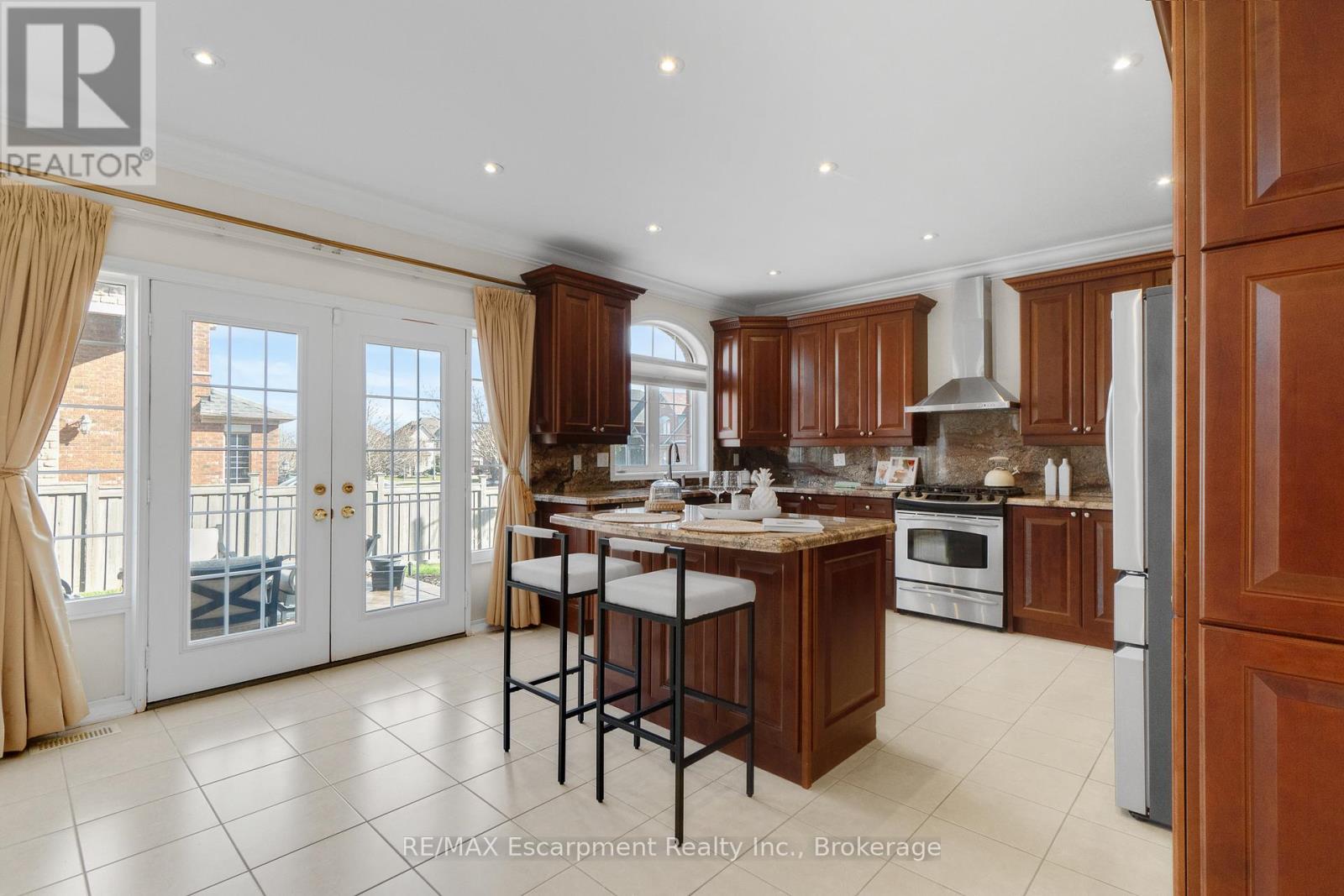 2298 Salcome Drive, Oakville, Ontario  L6H 7N2 - Photo 17 - W13007732