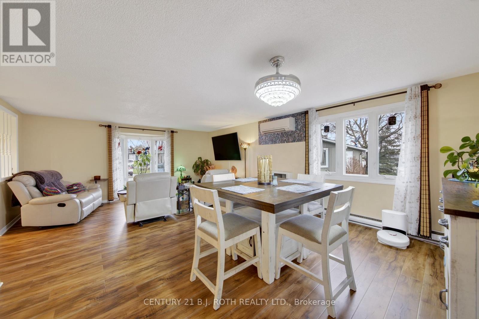 25 Comforts Cove Crescent, Innisfil, Ontario  L9S 1S3 - Photo 24 - N12899824