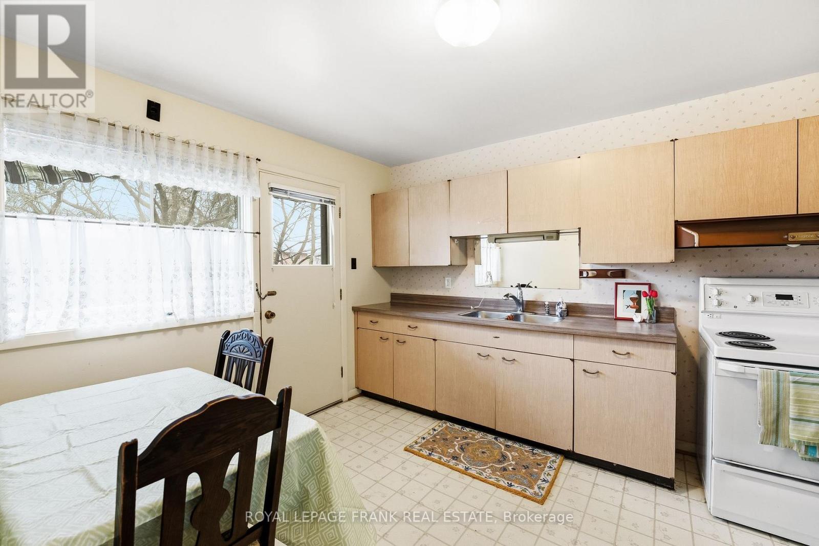 31 Cobham Crescent, Toronto, Ontario  M4A 1V7 - Photo 17 - C13007490