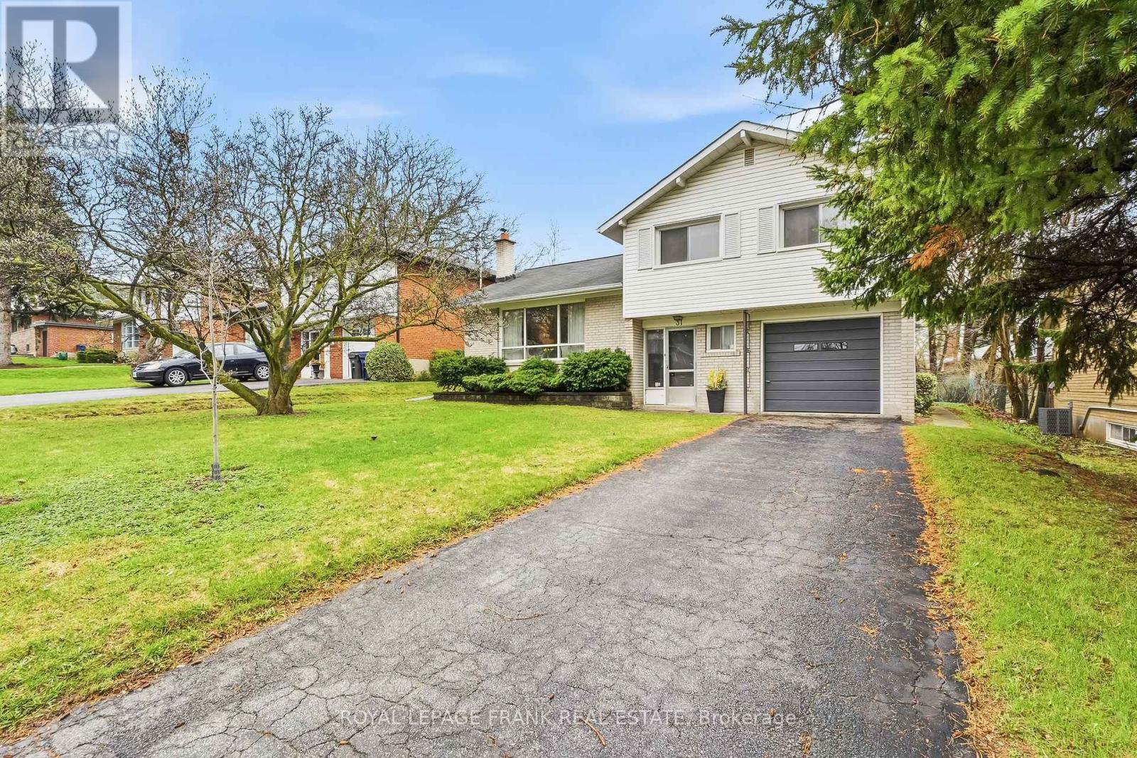 31 Cobham Crescent, Toronto, Ontario  M4A 1V7 - Photo 3 - C13007490