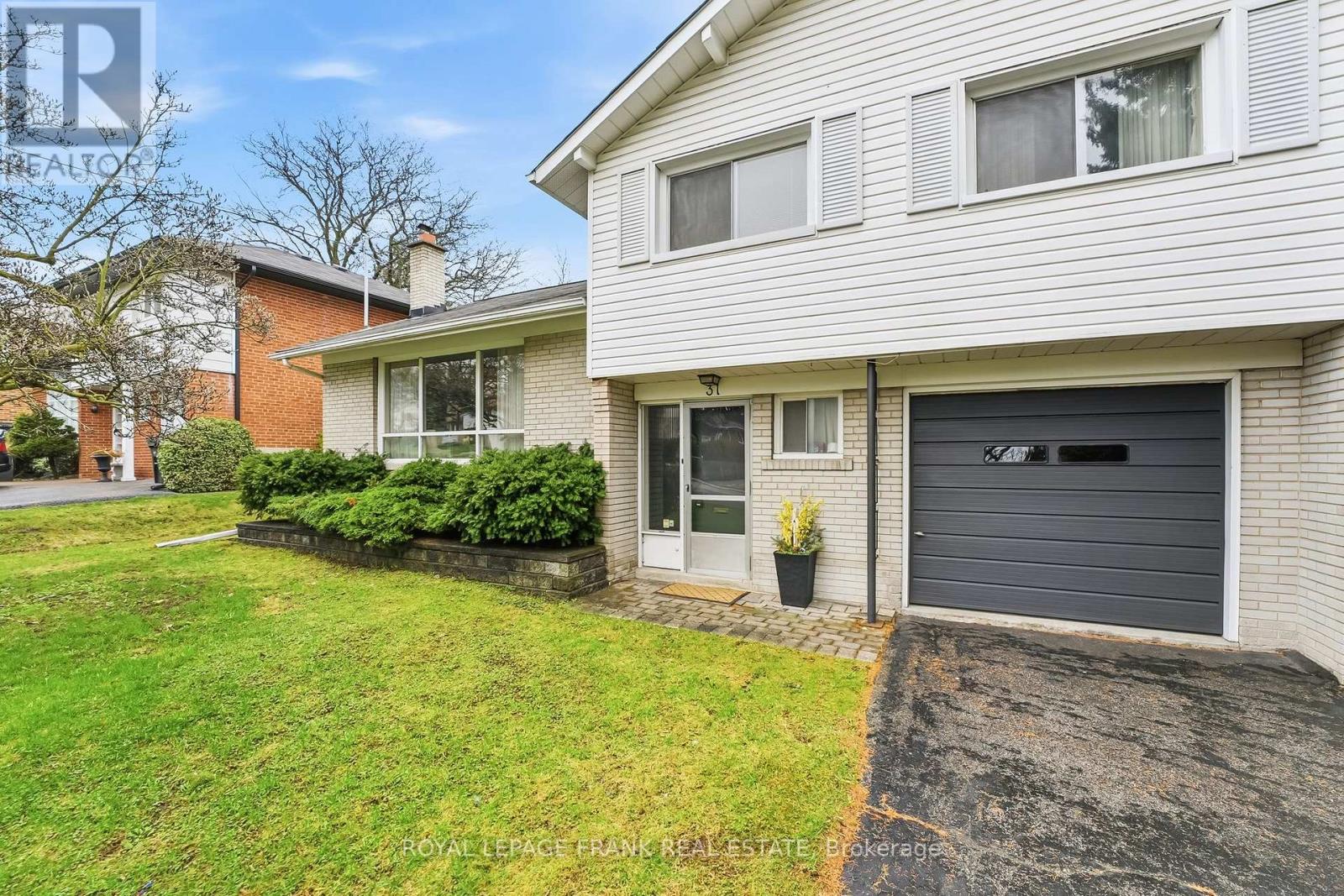 31 Cobham Crescent, Toronto, Ontario  M4A 1V7 - Photo 4 - C13007490