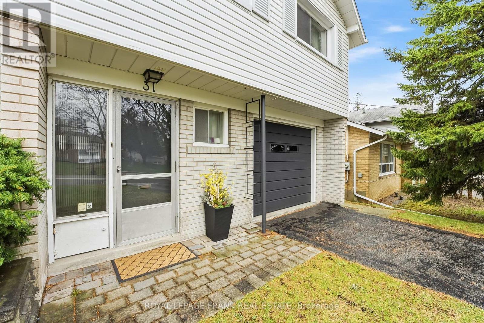 31 Cobham Crescent, Toronto, Ontario  M4A 1V7 - Photo 6 - C13007490