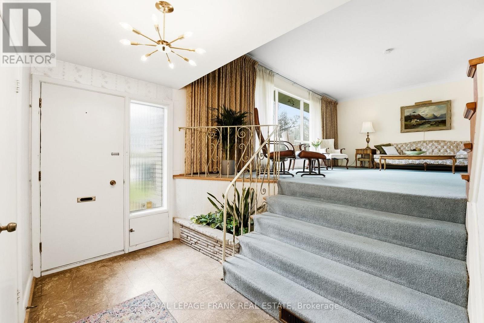 31 Cobham Crescent, Toronto, Ontario  M4A 1V7 - Photo 8 - C13007490