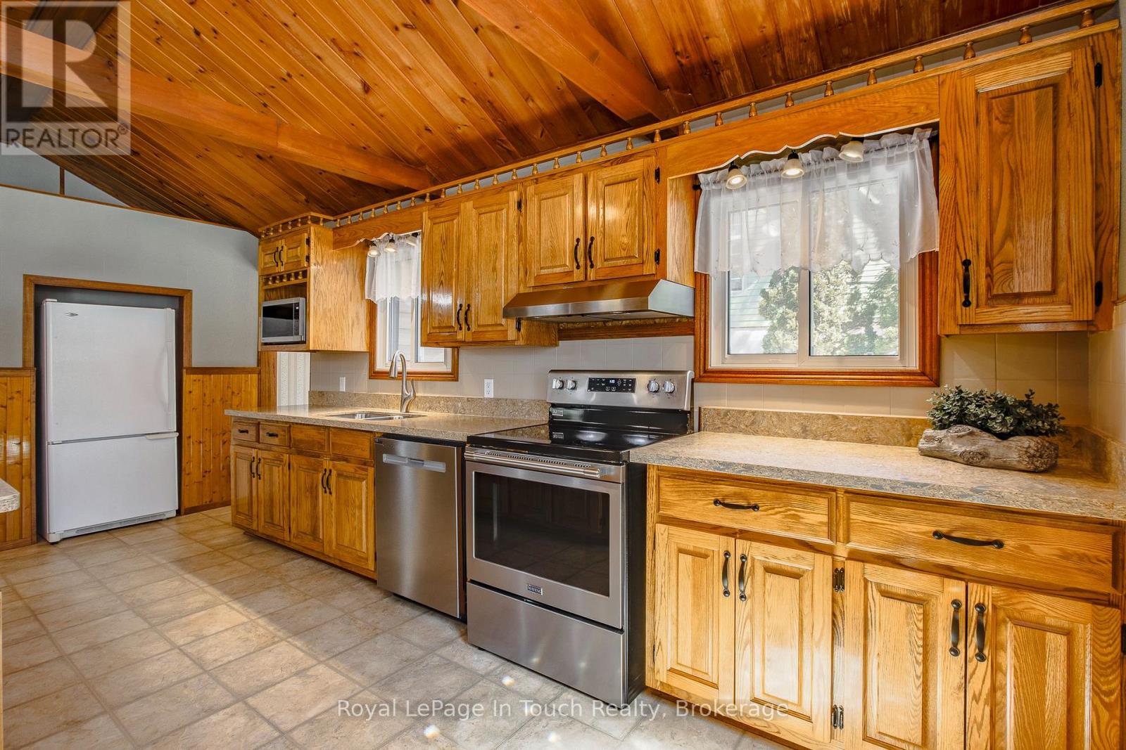 36 Card Avenue, Tiny, Ontario  L0L 2J0 - Photo 10 - S13007596