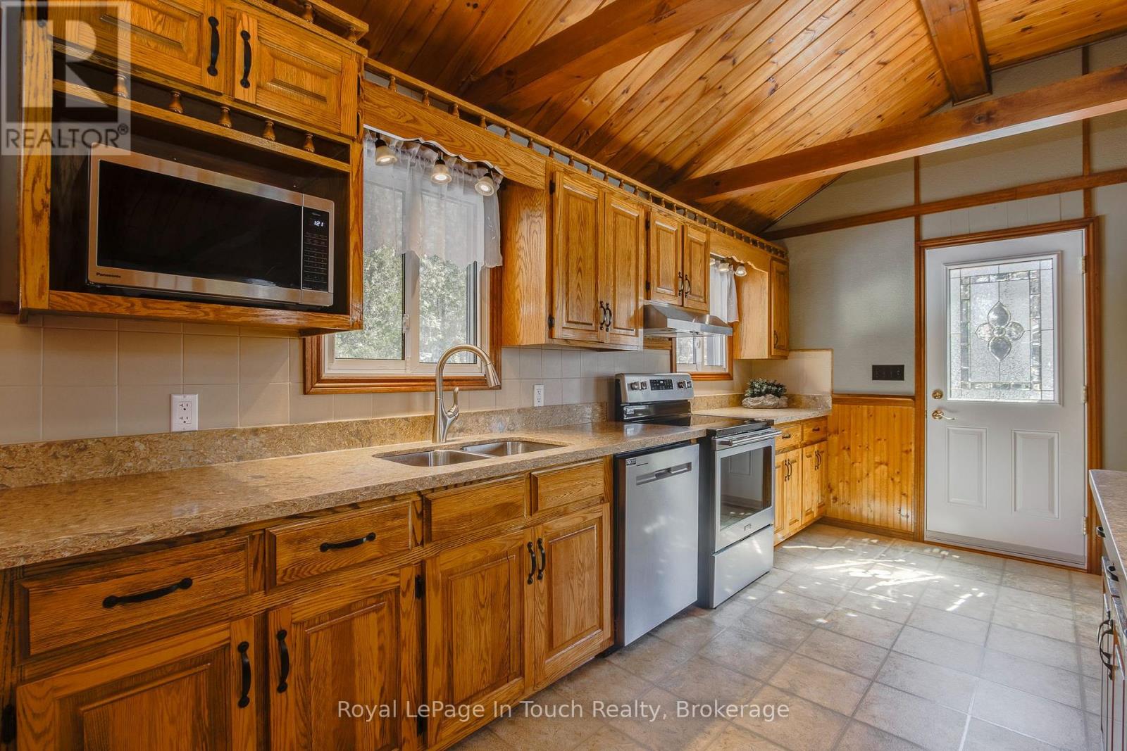 36 Card Avenue, Tiny, Ontario  L0L 2J0 - Photo 11 - S13007596