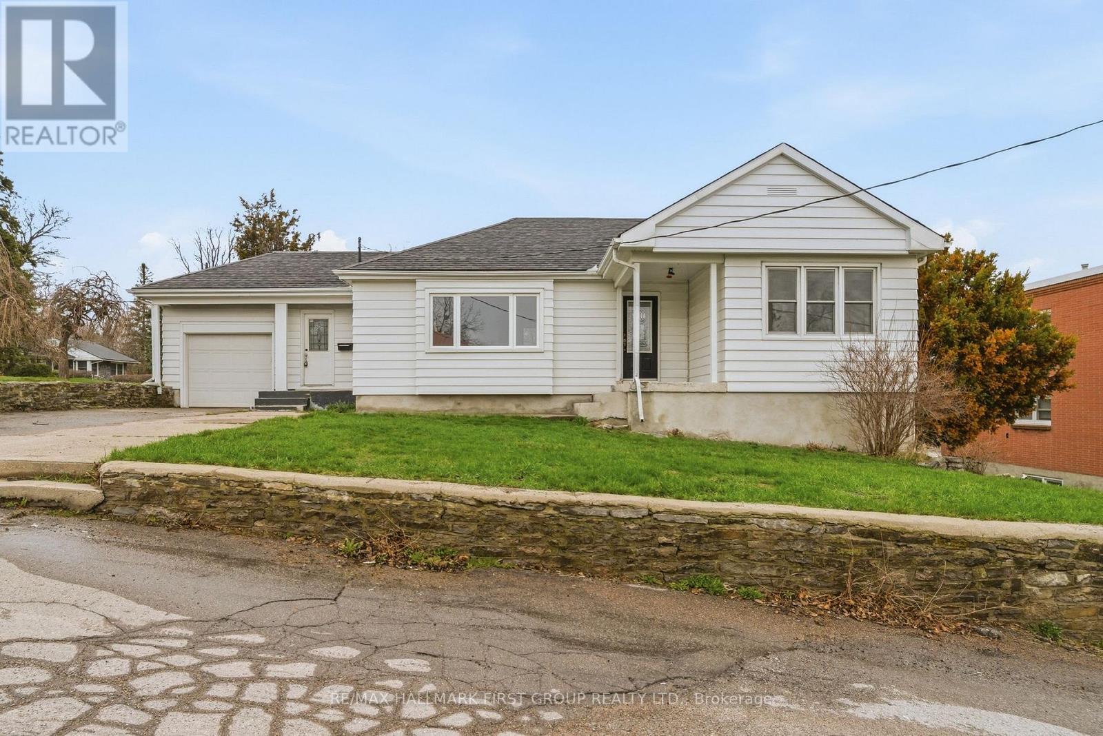 16 Sutcliffe Boulevard, Quinte West, Ontario  K8V 3M5 - Photo 2 - X13007684