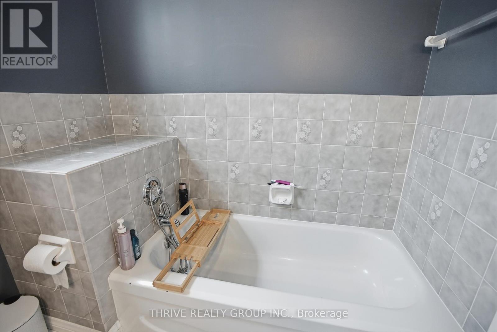 160 West Park Drive S, North Middlesex, Ontario  N0M 2K0 - Photo 35 - X13007458