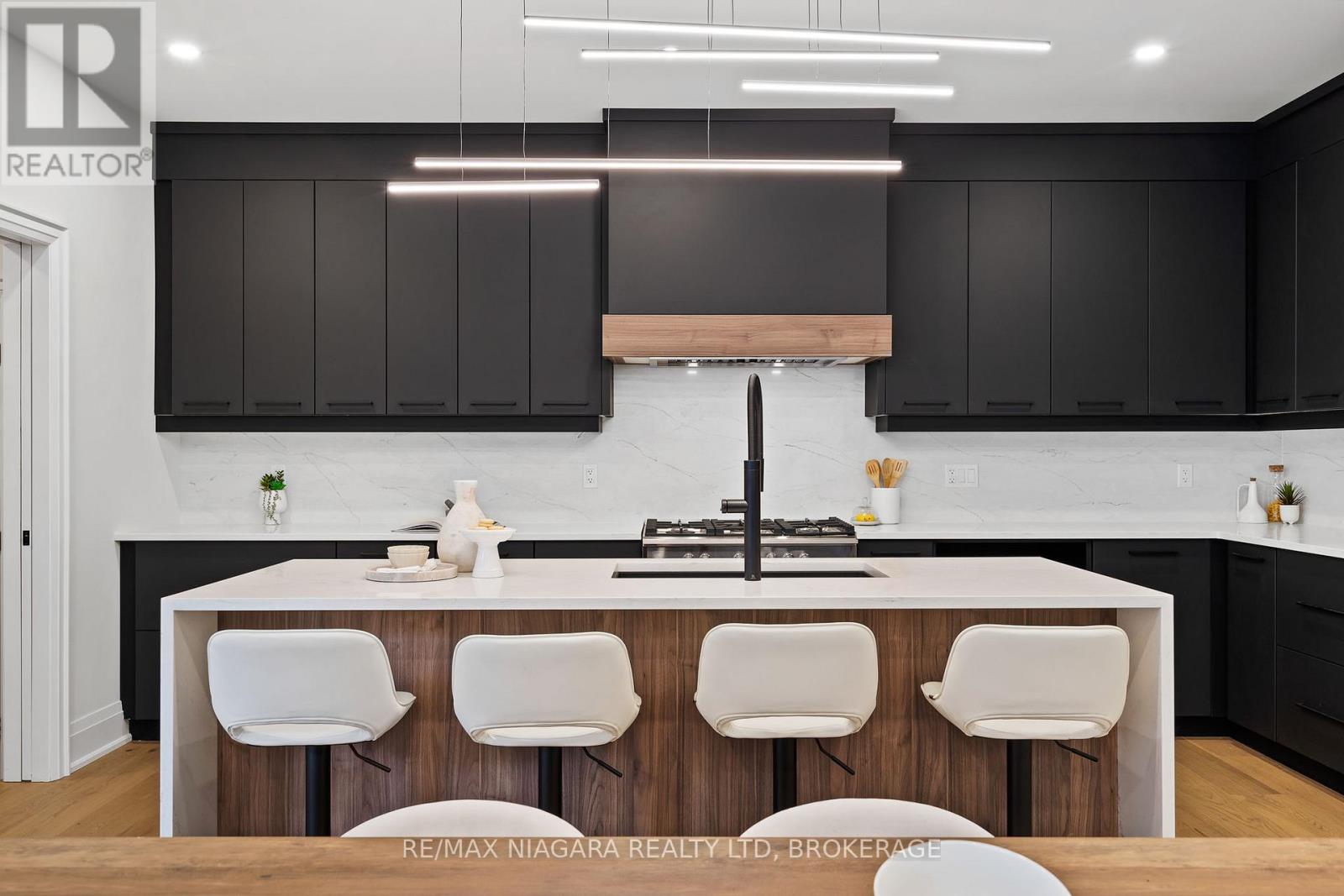 16 Accursi Crescent, Pelham, Ontario  L0S 1E2 - Photo 15 - X13007122