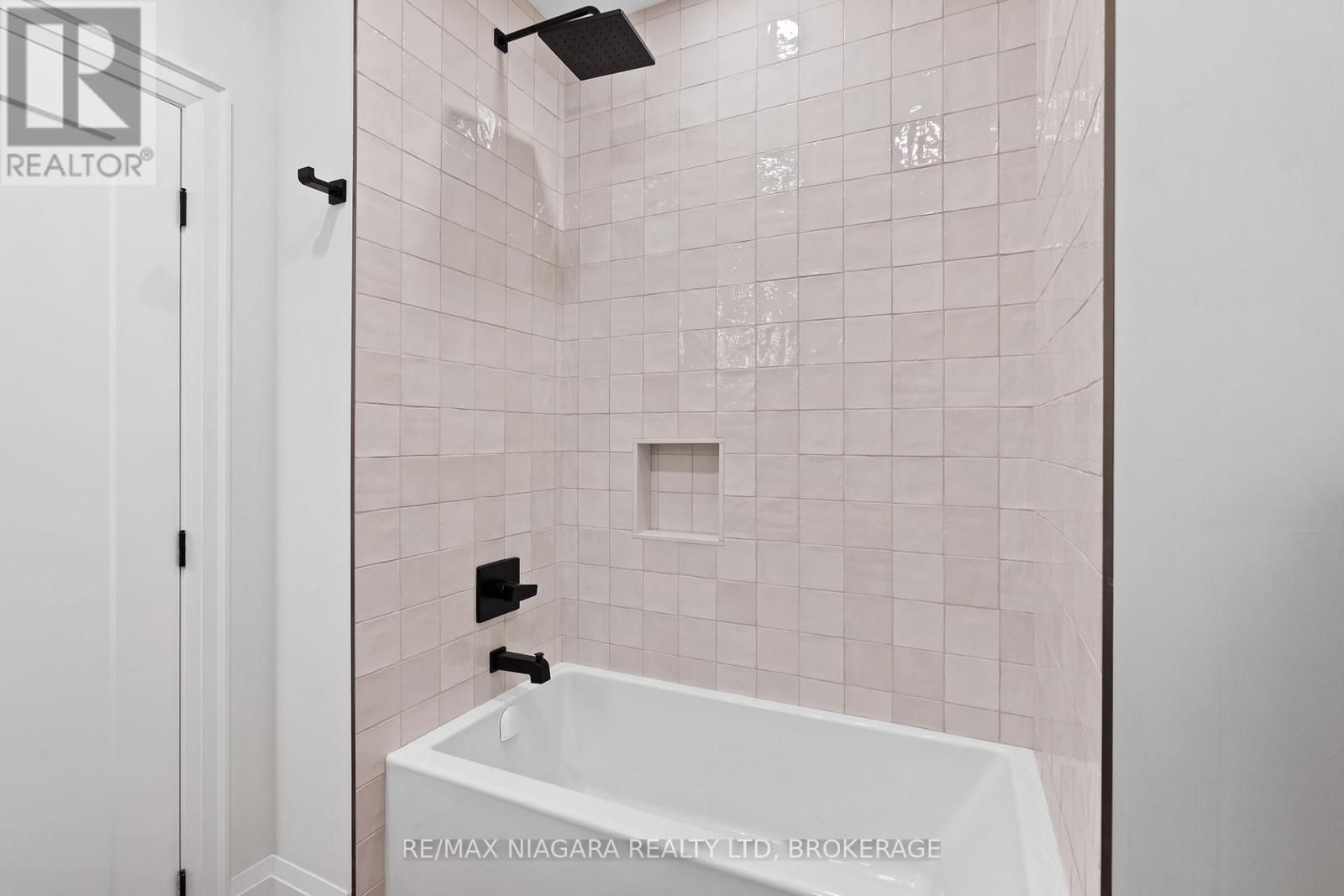 16 Accursi Crescent, Pelham, Ontario  L0S 1E2 - Photo 8 - X13007122