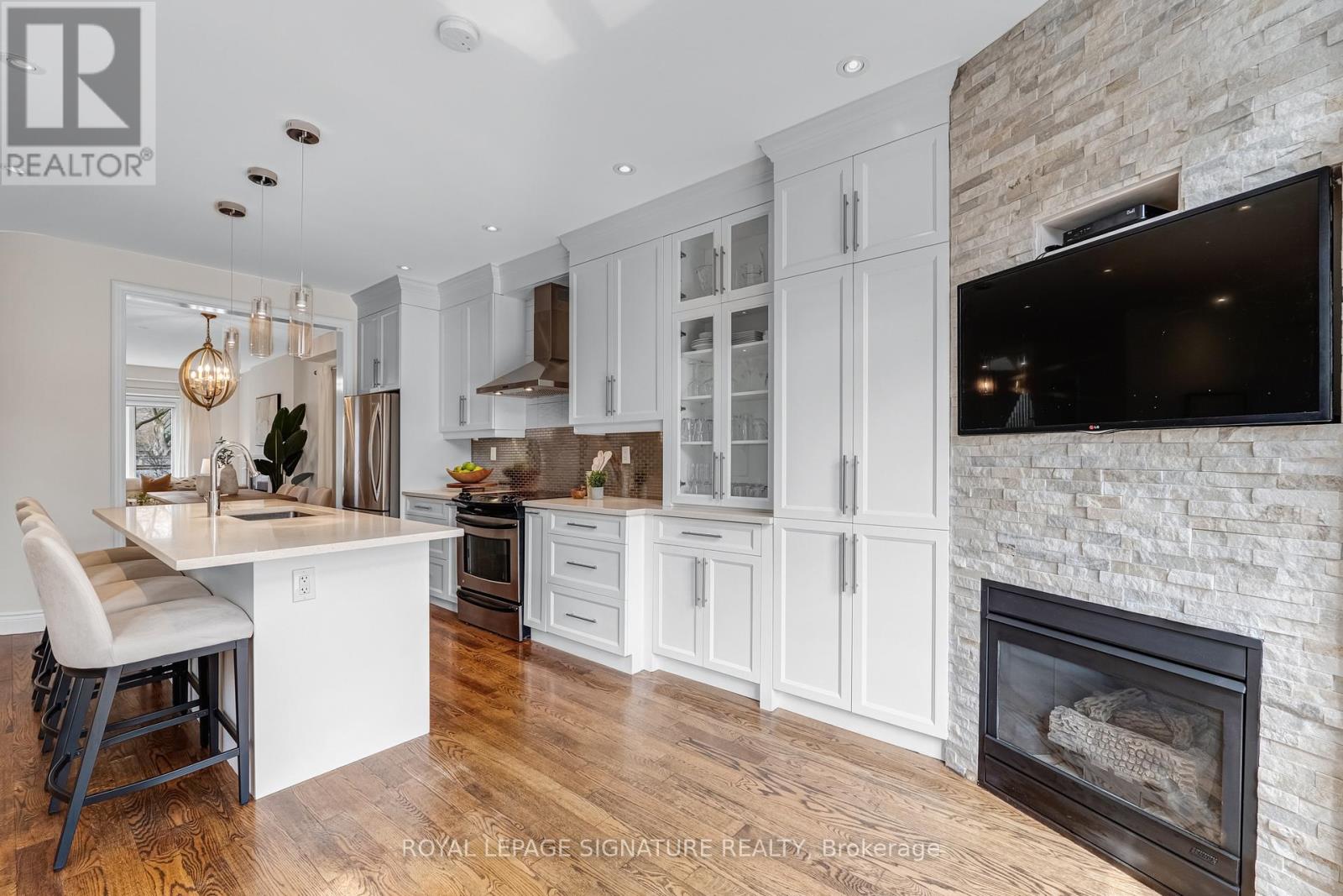 343 Sutherland Drive, Toronto, Ontario  M4G 1J7 - Photo 10 - C13007472